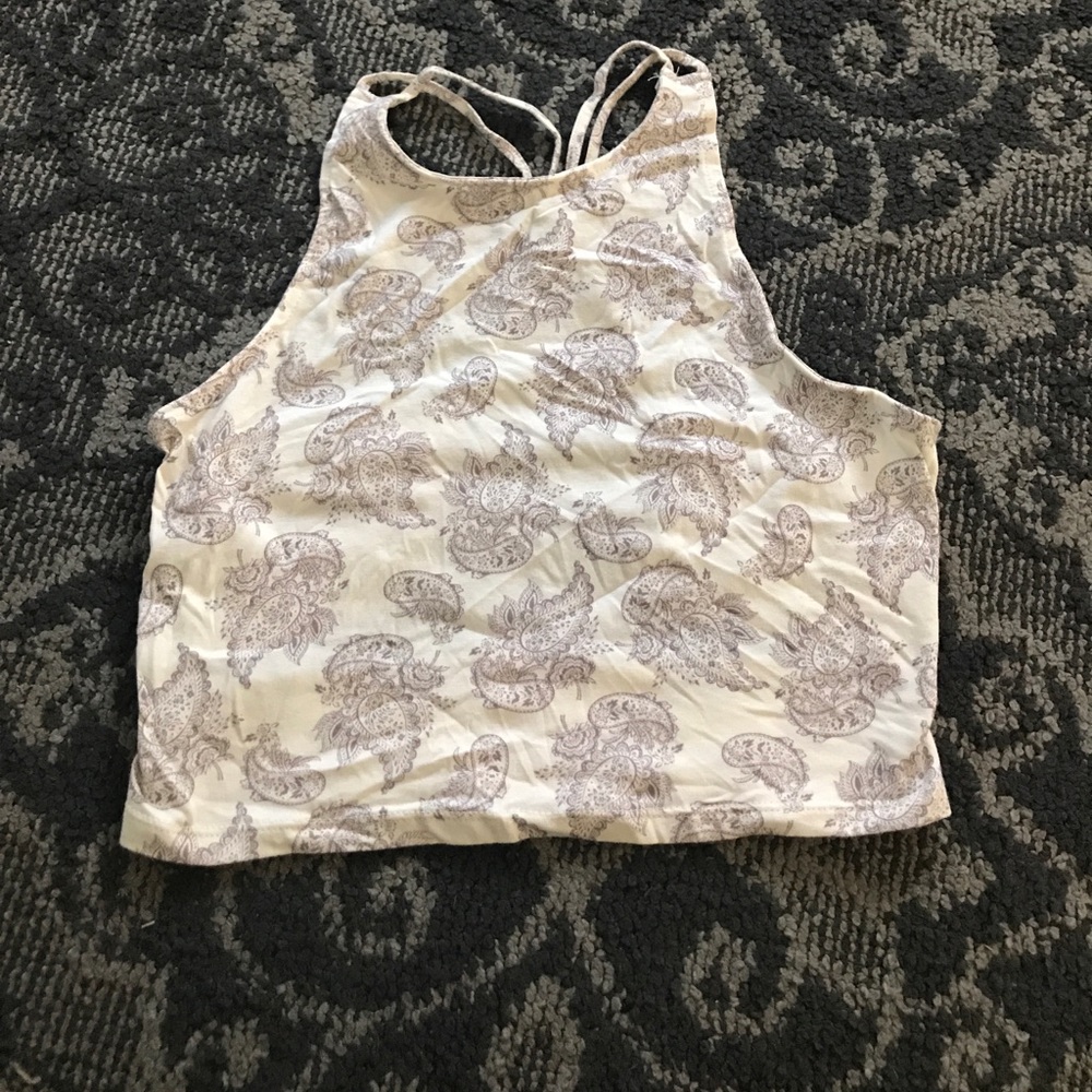 Cute paisley crop .